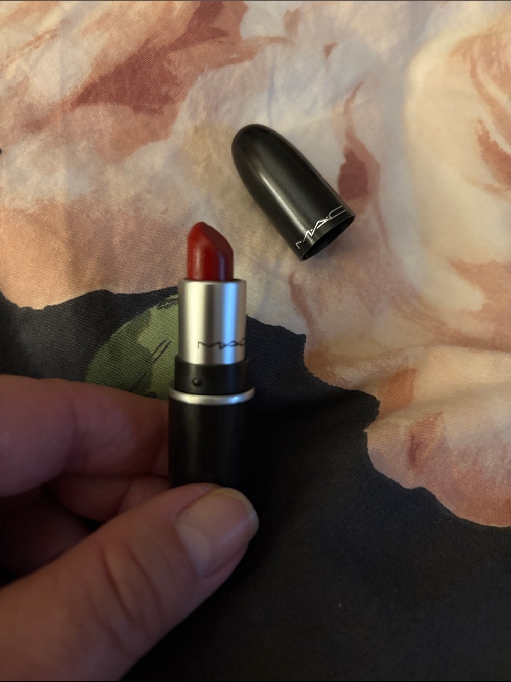 MAC RUSSIAN RED lipstick - Picture 2 of 3